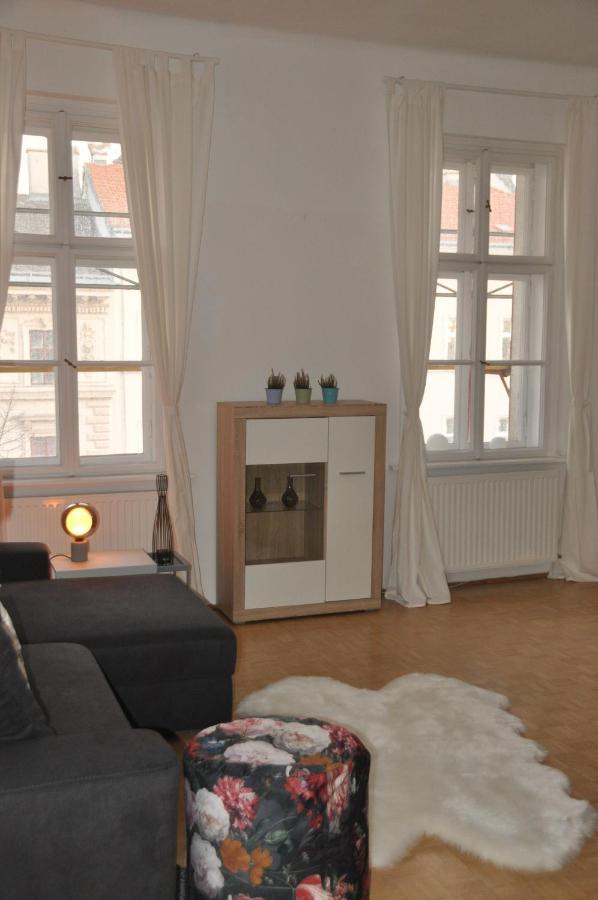 Wunderschone Altbauwohnung In Zentraler Lage Wien Esterno foto